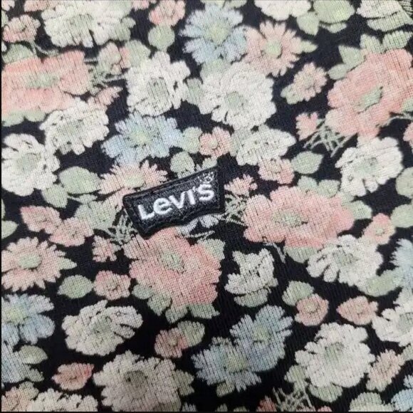 Levi’s Grey Pink White Colored Floral T-Shirt - Picture 7 of 8